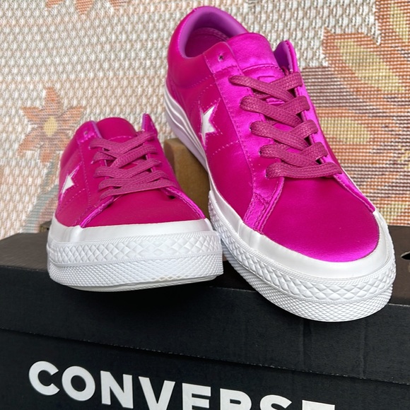 Converse WMNS 161197C
ONE STAR OX
HYPER MAGENTA/HYPER MAGENTA Sneakers - Picture 7 of 16
